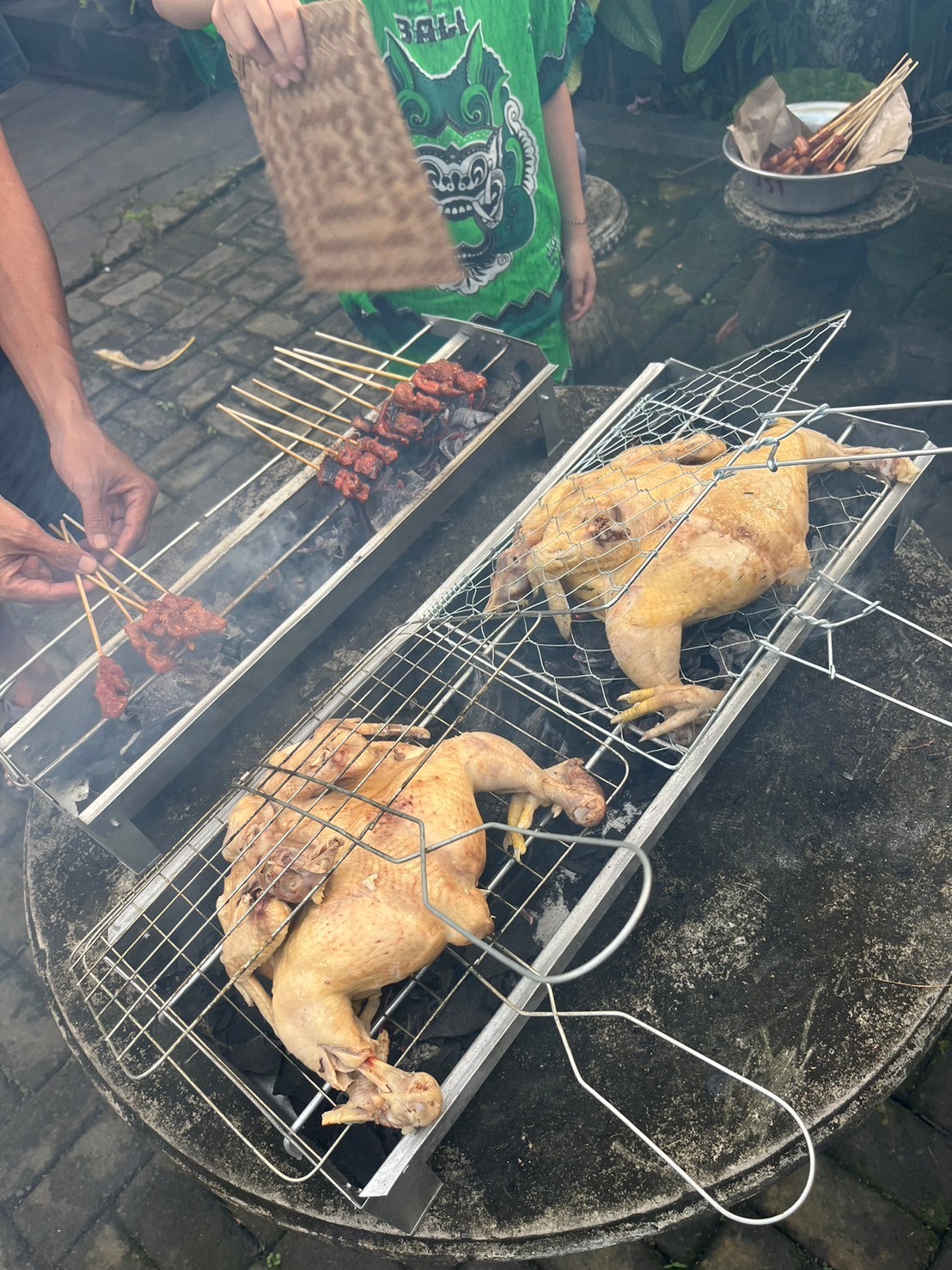 最終日はインドネシア風バーベキューの夕食